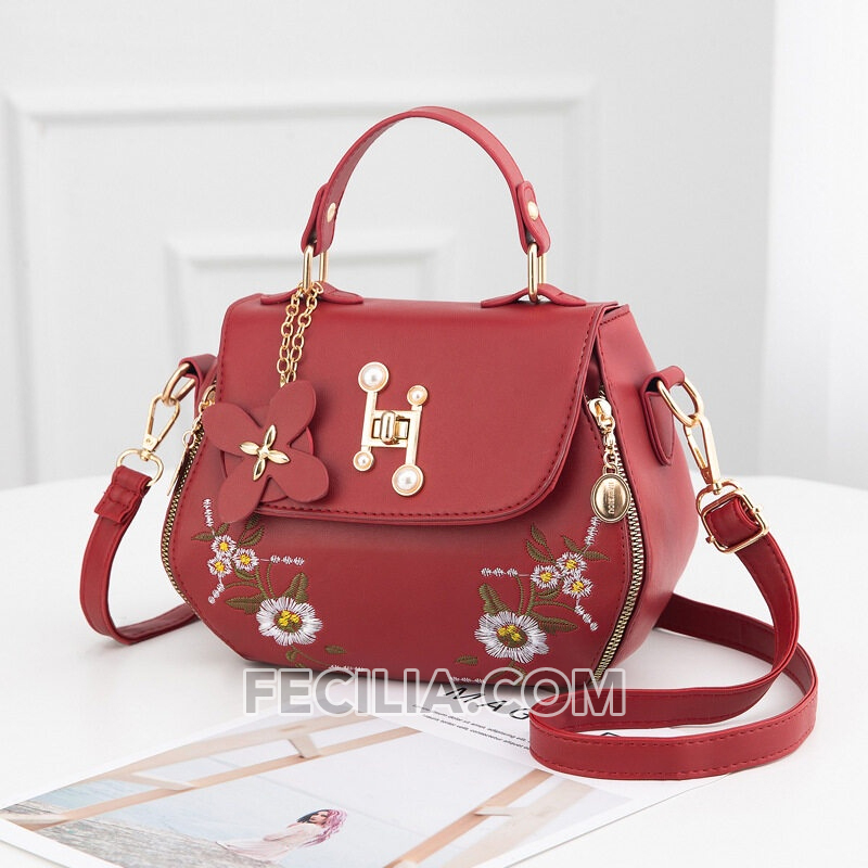 Túi xách nữ đeo chéo màu Đen, Đỏ, Màu Kem phong cách Hàn Quốc TUINU249