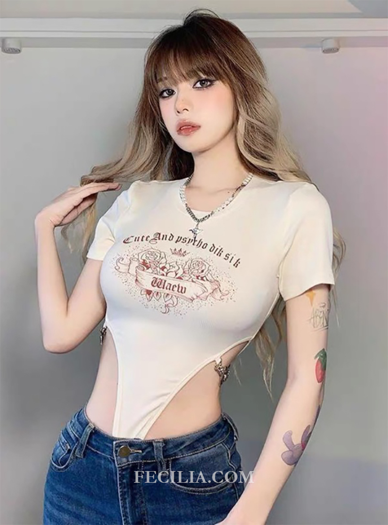 Áo Bodysuit khoét eo tay ngắn với Quần Jean