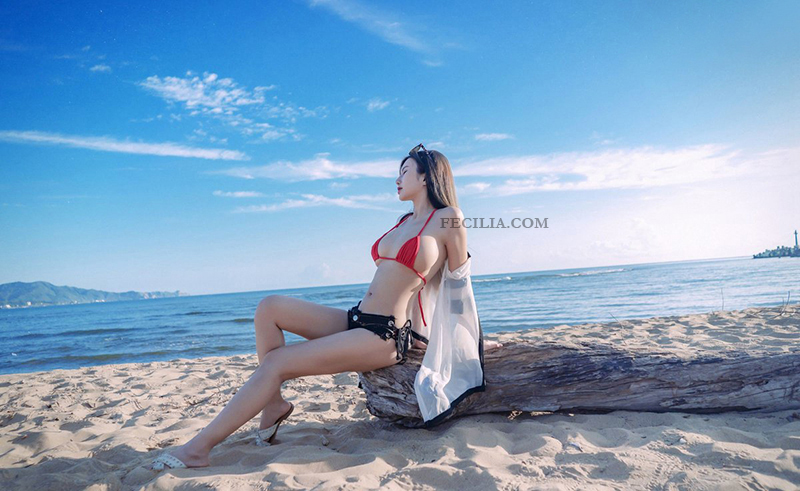 Gái Đẹp mặc Bikini lộ MU damdang
