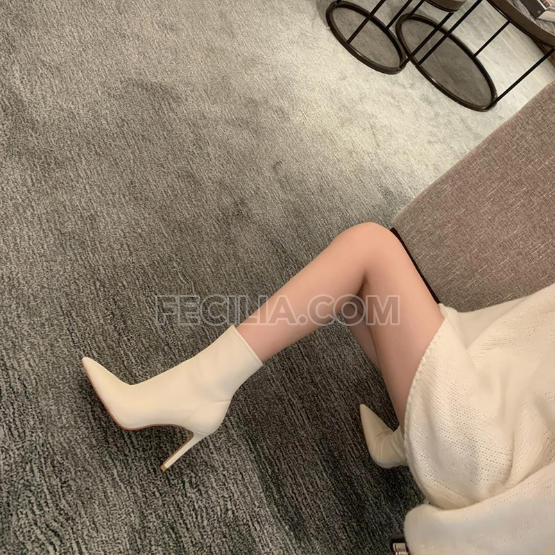 Giày Boots Nữ cổ ngắn Mũi nhọn, gót nhọn phong cách châu Âu màu Trắng P21207_16