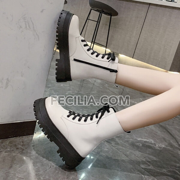 Giày Bốt Nữ Chiến Bính màu trắng đen đế bằng siêu ngầu đế cao 5cm BOOTSNU092