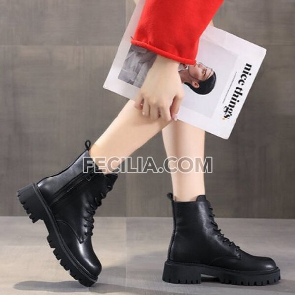 Giày Bốt Nữ Cổ Cao Dây Buộc màu Đen BOOTSNU076