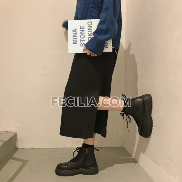 Giày Bốt Nữ cổ ngắn dây buộc có khóa màu đen lì đế cao 3cm BOOTSNU075