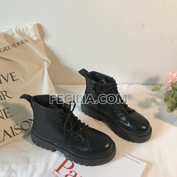Giày Bốt Nữ cổ ngắn dây buộc có khóa màu đen lì đế cao 3cm BOOTSNU075