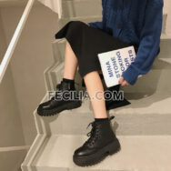 Giày Bốt Nữ cổ ngắn dây buộc có khóa màu đen lì đế cao 3cm BOOTSNU075