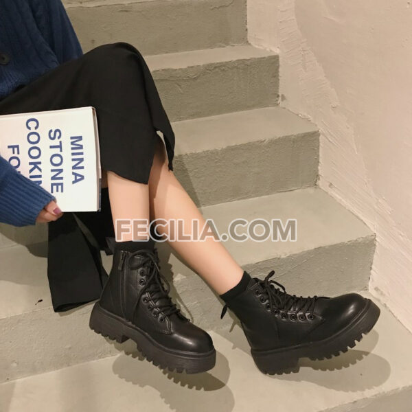 Giày Bốt Nữ cổ ngắn dây buộc có khóa màu đen lì đế cao 3cm BOOTSNU075