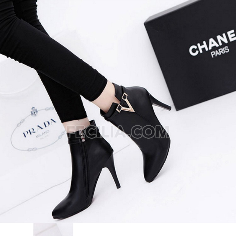 Giày bốt nữ đen cao gót nhọn 9 phân chữ V P21207_04