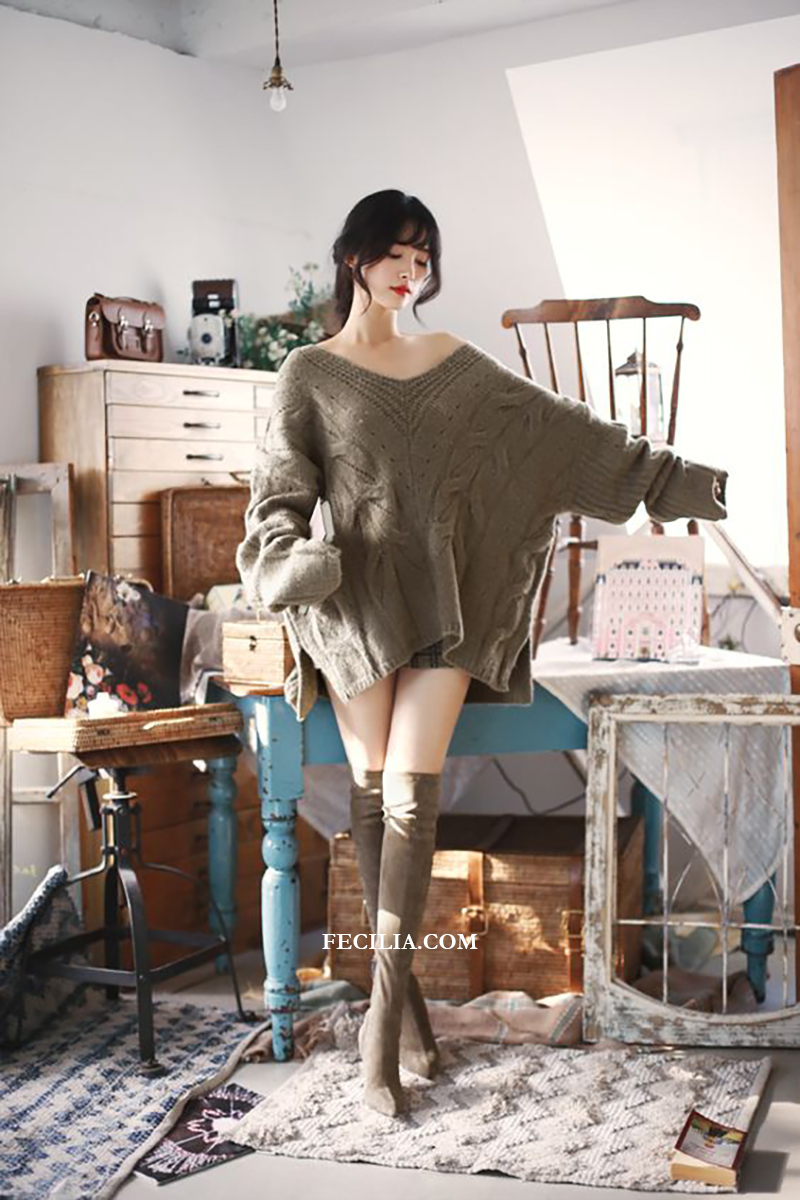 Giày Bốt cổ cao và áo len