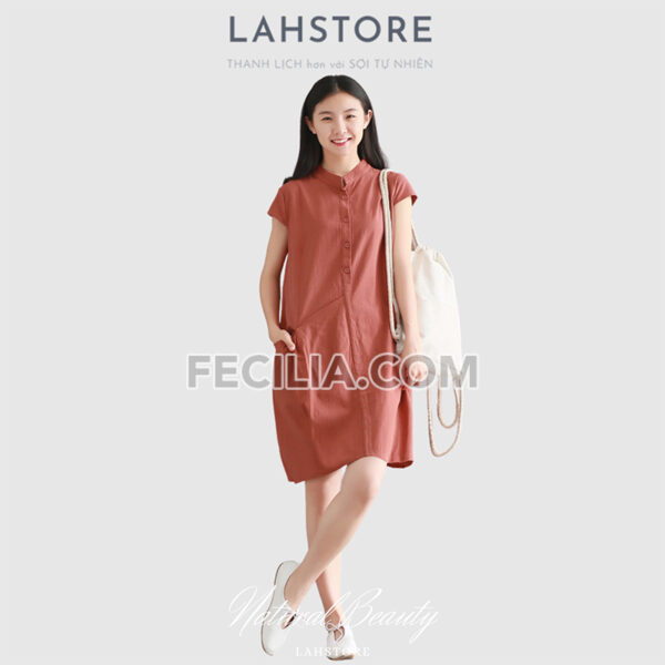 Đầm suông vải đũi tay ngắn cổ trụ màu đỏ đất LAHSTORE | FAW370