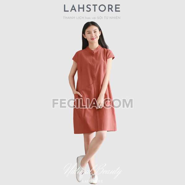 Đầm suông vải đũi tay ngắn cổ trụ màu đỏ đất LAHSTORE | FAW370