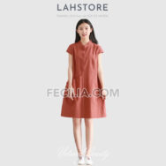 Đầm suông vải đũi tay ngắn cổ trụ màu đỏ đất LAHSTORE | FAW370