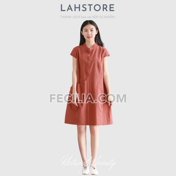 Đầm suông vải đũi tay ngắn cổ trụ màu đỏ đất LAHSTORE | FAW370