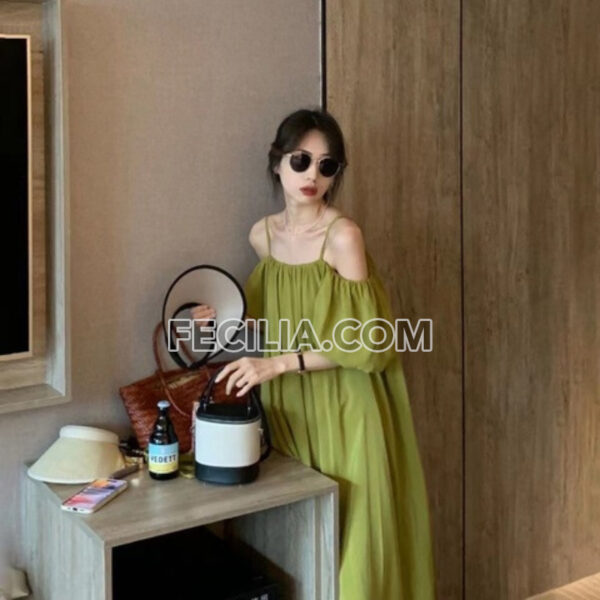Váy liền thân 2 dây màu xanh lá, trễ vai, Form rộngFAW384