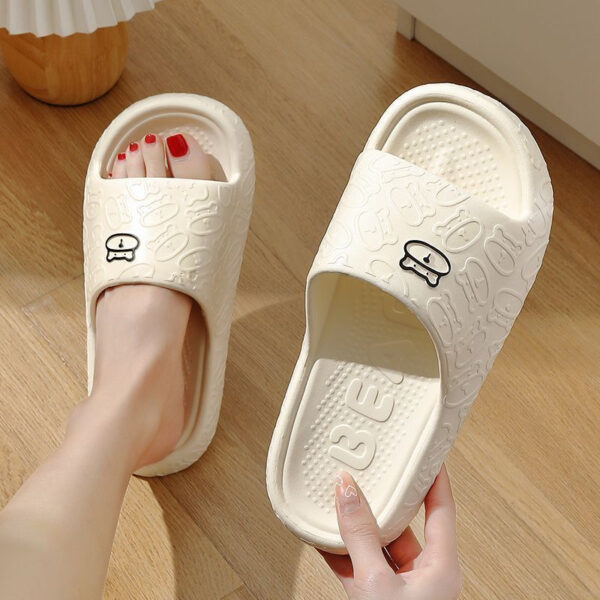 Dép bánh mì hình gấu dễ thương, chất liệu nhựa Eva siêu nhẹ, phù hợp cho việc đi trong nhà và văn phòng