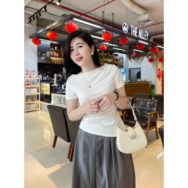 Áo Thun Nữ Cổ tròn tay lỡ Kiểu Lệch Vai Gấu Vát Nhún Eo Dáng Ôm Chất Vải Mềm Mịn Co Giãn 4 Chiều | ATNU010