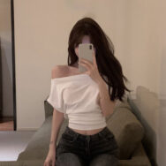 Áo Thun Croptop lệch vai ngắn tay gợi cảm thun cotton đen trắng dưới 55 cân | ATNU148