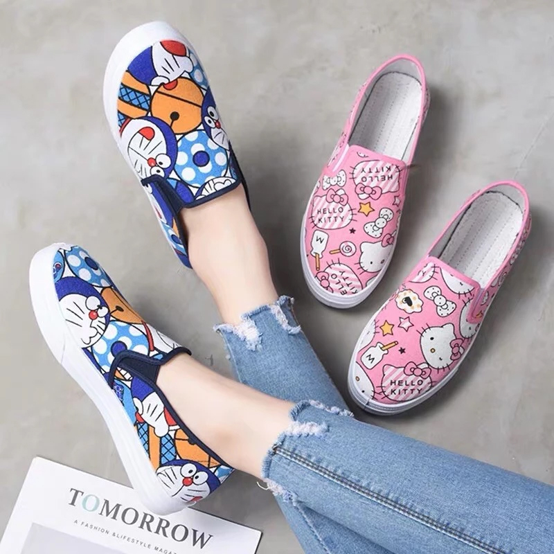Giày Slip-on Doraemon x Hello Kitty – Dễ thương và tiện lợi